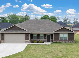 1100 Center Court Cir, Grove, OK 74344