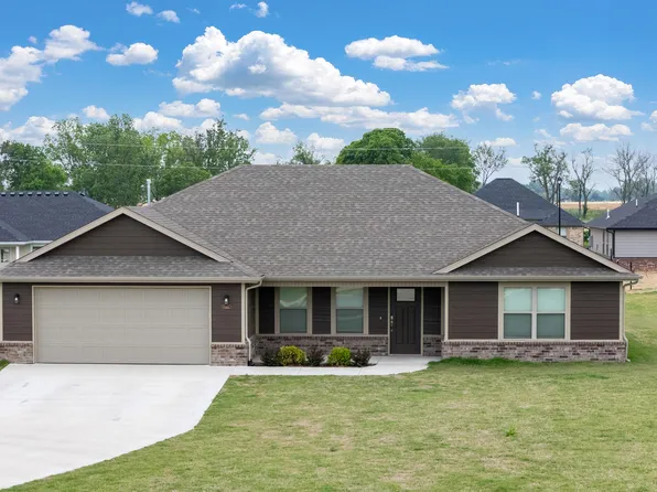 1100 Center Court Cir, Grove, OK 74344