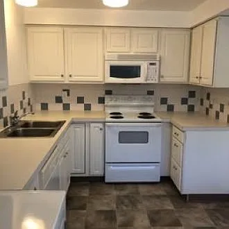 906 W Victory Rd — Photo 6