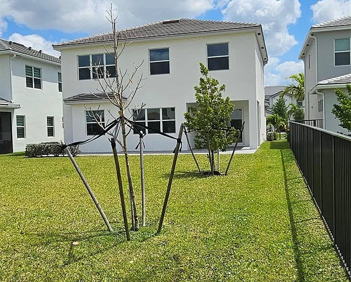 5461 Empire Dr — Photo 25