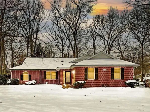 6398 Fairway Dr W, Fayetteville, PA 17222