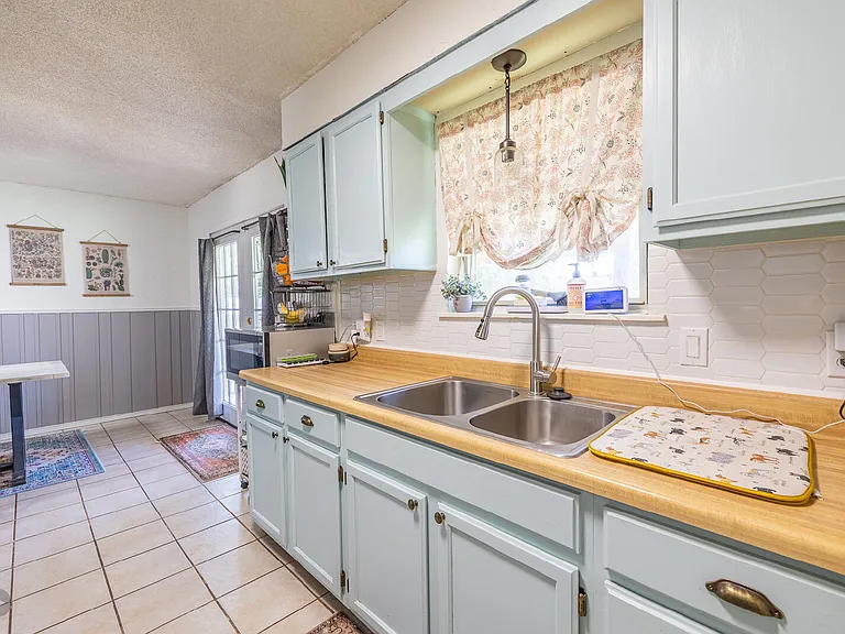 3413 Belmont Ave — Photo 18
