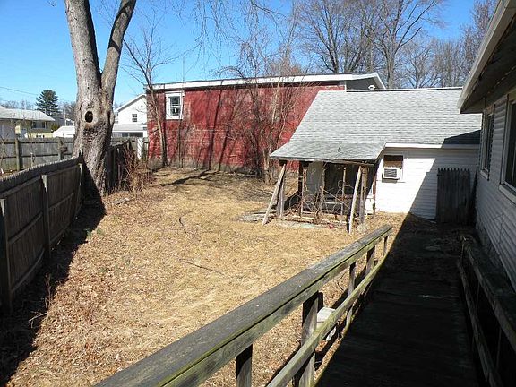 4th image of 11 Maplewood Ct