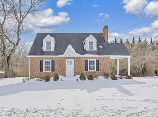 32 Upland Dr, Salem, VA 24153