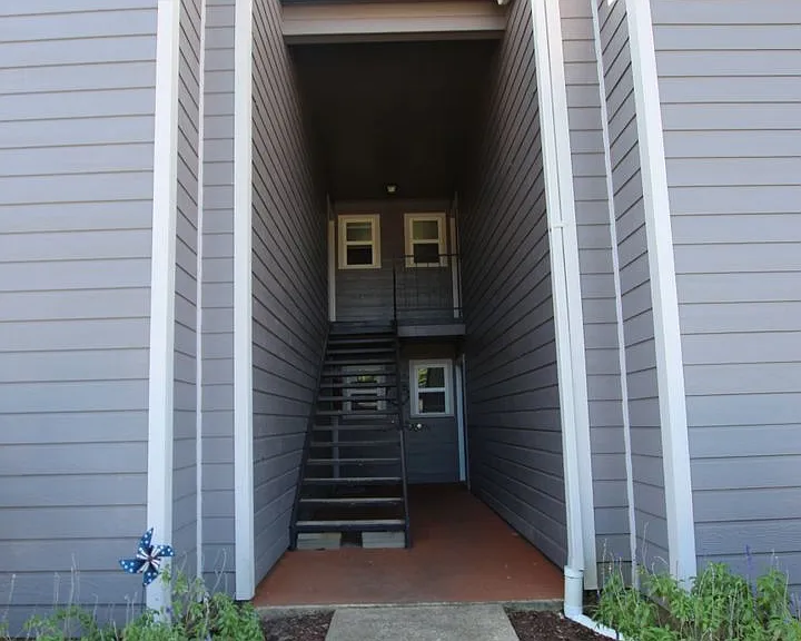 Heritage West Apartments — Photo 25