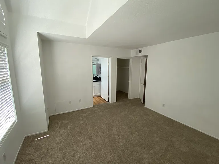 11225 La Maida St #2 — Photo 14