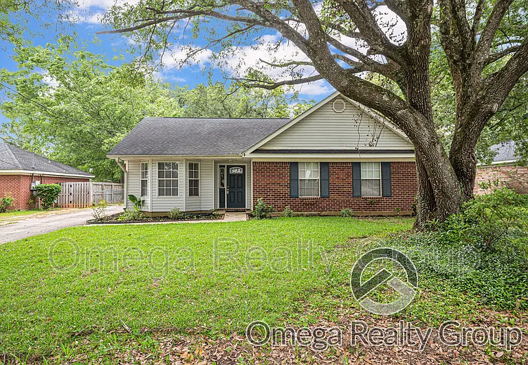 1380 Lexington Way — Photo 2