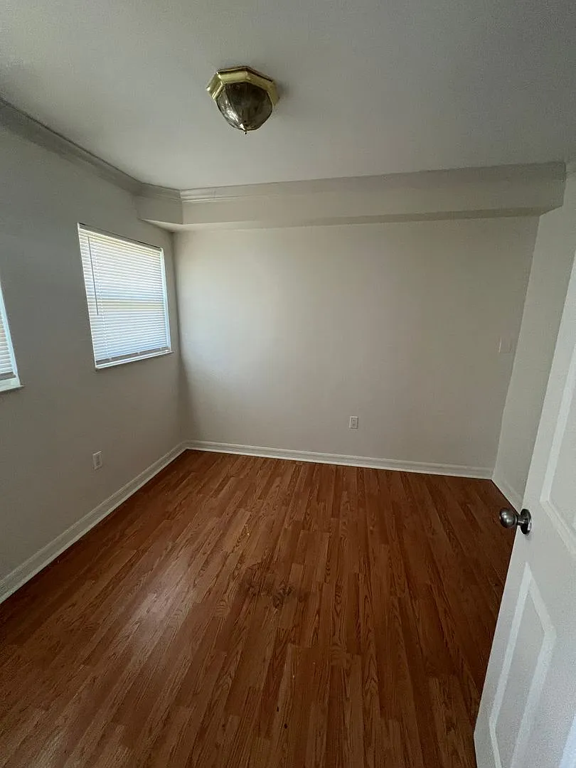 Available Now : 3 Bedroom 2 Bath Condo — Photo 4