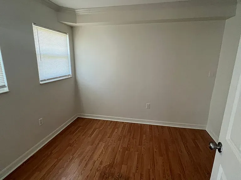 865 Sky Lake Cir #C — Photo 4