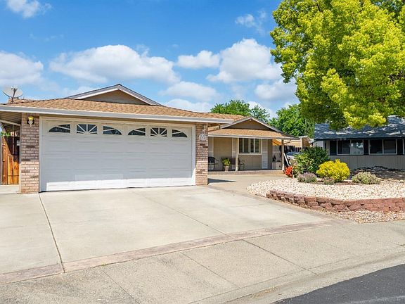 3rd image of 214 Arrowhead Drive