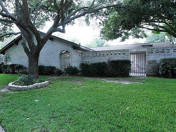 2nd image of 8126 Braes Meadow Dr
