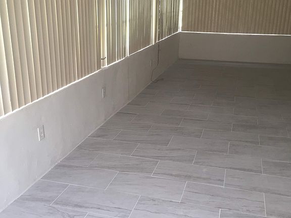 2nd image of 207 Oaklawn Ct