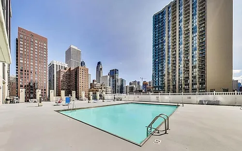1122 N Clark St Photo 1