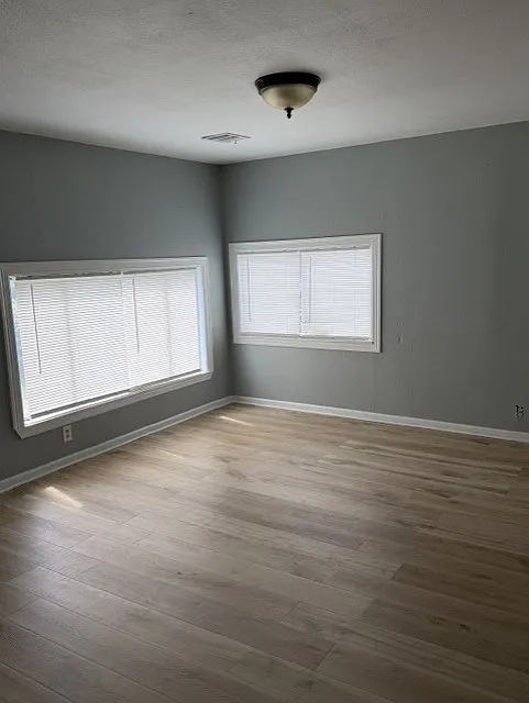 3 bed, 1075 sqft, $1,400 — Photo 2