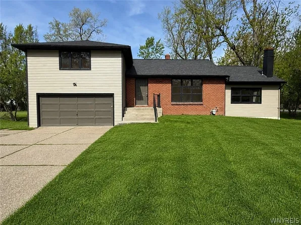 4540 Gentwood Dr, Williamsville, NY 14221
