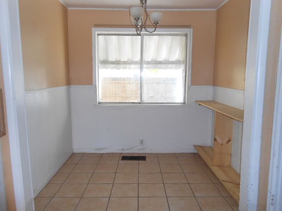 5th image of 921 S 11th St