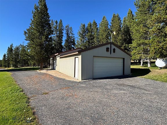 3rd image of 124 Deer Park Ln