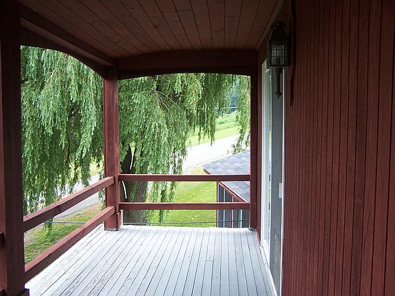 All bedrms have sliders to balcony