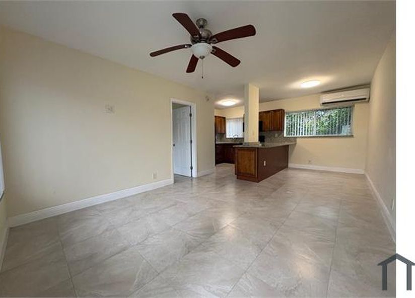 2217 NE 2nd St APT 3, photo 4
