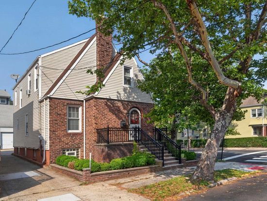 111 W 57th St, Bayonne, NJ 07002