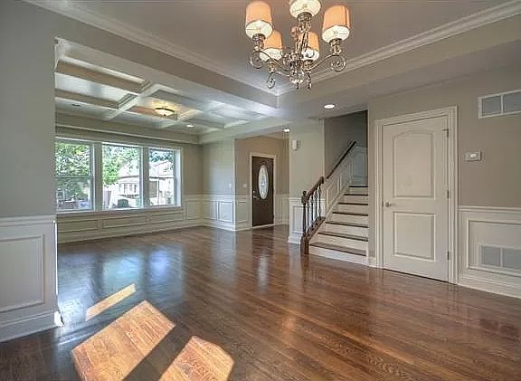 5th image of 5037 W Waveland Ave