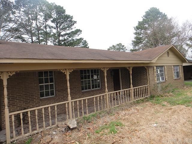 1st image of 901 Village Dr