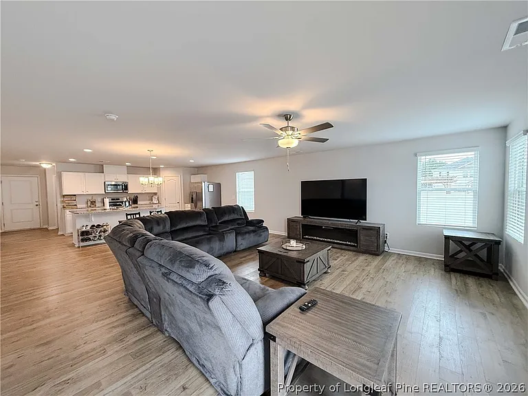 127 Arlington Dr — Photo 2