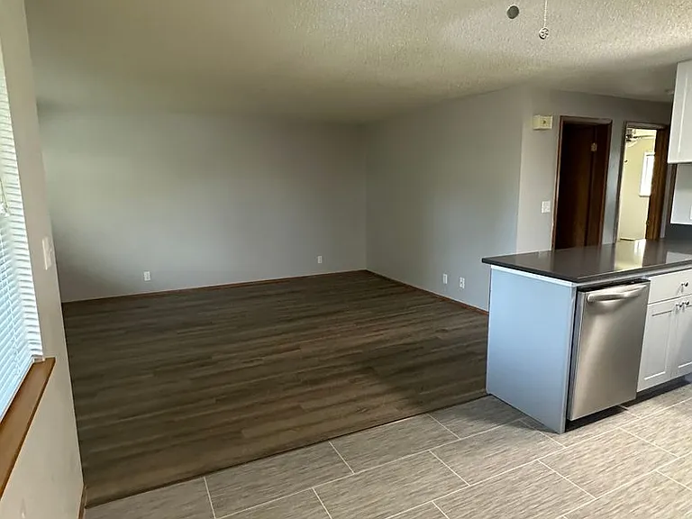 401 S Holly St — Photo 25