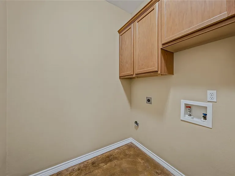 6633 Rhine Dr #B — Photo 24