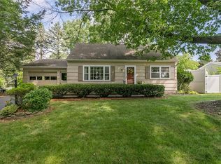 20 Birch Ln, Fairport, NY 14450