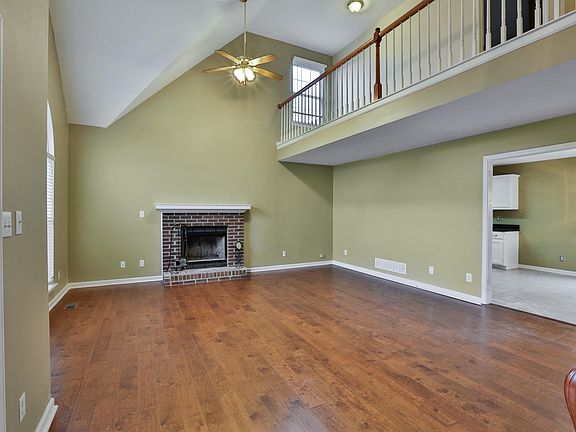4th image of 3210 Bluegrass Dr