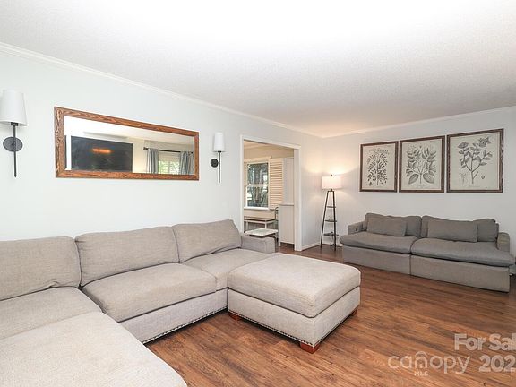 5th image of 3604 Golfview Dr