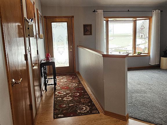 3rd image of 181 Linden Dr
