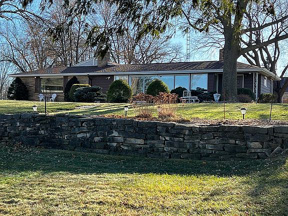 3rd image of 136 Circle Dr