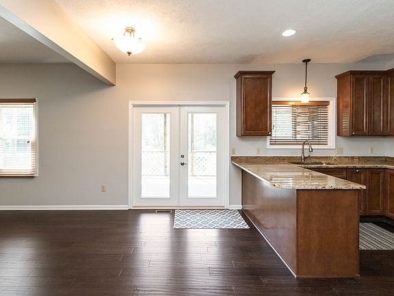 5th image of 12838 Fleetwood Dr S