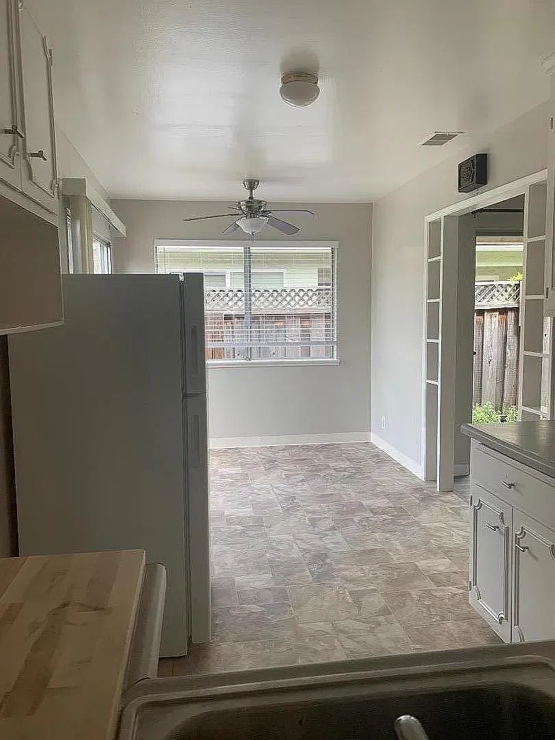 2 bed, 952 sqft, $3,400 — Photo 3