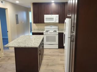 4444 S 27th St #B10, Lincoln, NE 68512