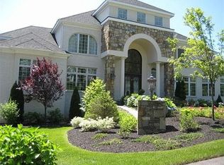 26 Coachman Ridge Rd, Shrewsbury, MA 01545