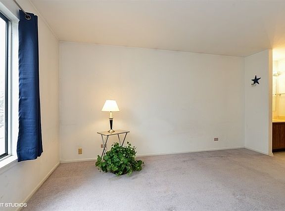 5th image of 430 Somerset Ct APT C