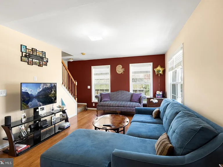 2683 Edgemont St — Photo 8