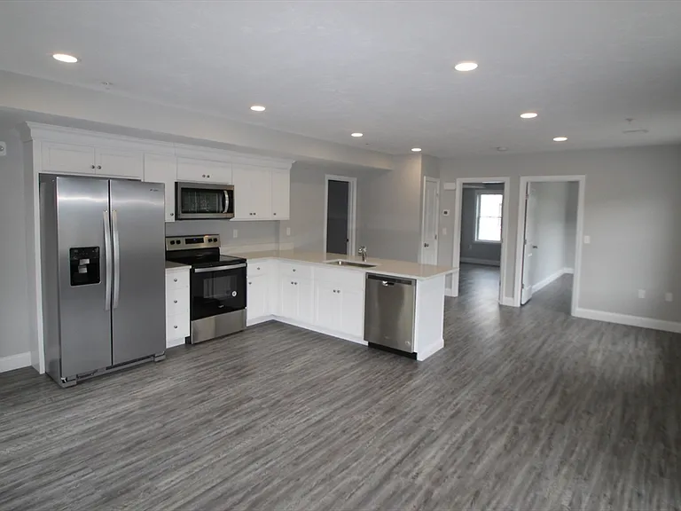 316 Commercial St #2A — Photo 3