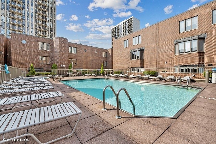 2nd image of 1740 N Clark St APT 1720