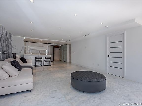 5th image of 6423 Collins Ave APT 304