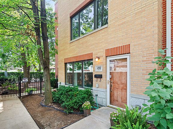2nd image of 1192 Clarence Ave Unit 8