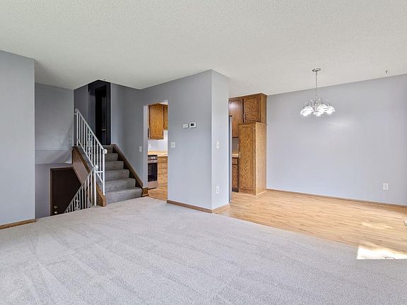 2nd image of 8625 S Maplebrook Cir