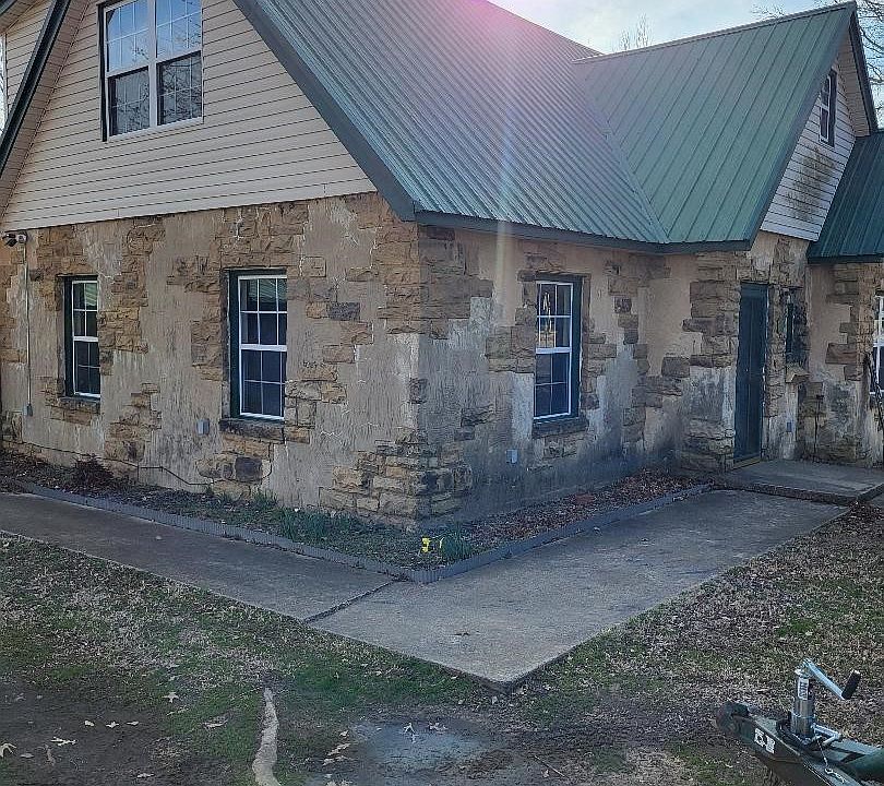 2nd image of 630 E South Ave