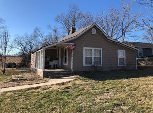 1132 Edwardsville Dr, Edwardsville, KS 66111