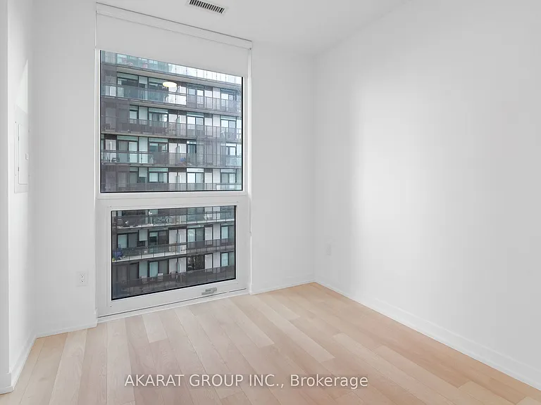 39 Roehampton Ave #2407 — Photo 23