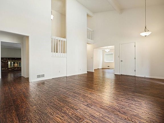 2nd image of 300 Cruise Ct
