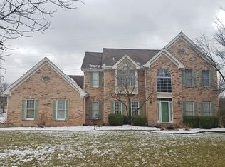 820 Heatherhaven Dr, Ballwin, MO 63011